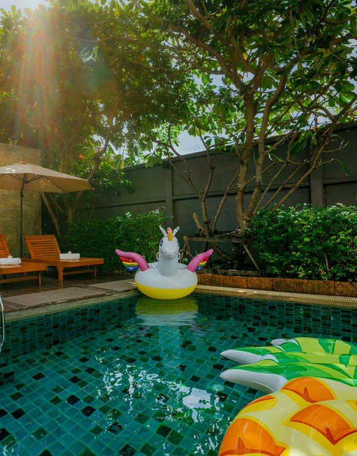 Peace Land Khaosan pool courtyard framed by greenery
